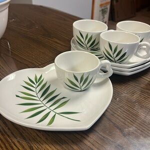 Set of 4 mug and plate set.